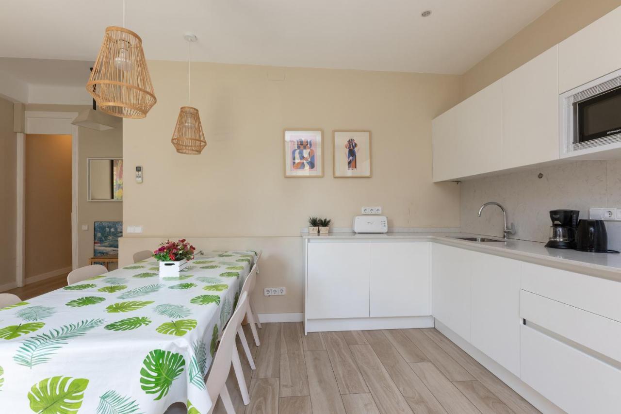 Apartment Aparteasy - Family 4-Bedroom Apartment Barcelona